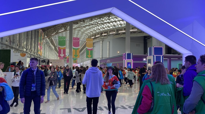 SEESRPSKA DONOSI ATMOSFERU SA FESTIVALA MLADIH U SOČIJU