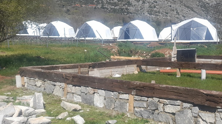 GLAMPING OAZA USKORO KOD TREBINJA (FOTO)