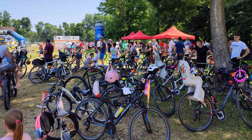 VIŠE OD 500 UČESNIKA NA BICIKLIJADI U GRADIŠCI (FOTO)