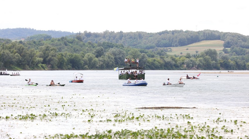 FOTO ŠETNJA PRVOM DERVENTSKOM REGATOM