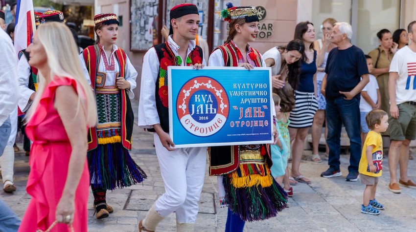 JANJ TRADITION PRESENTED ON THE SEASHORE