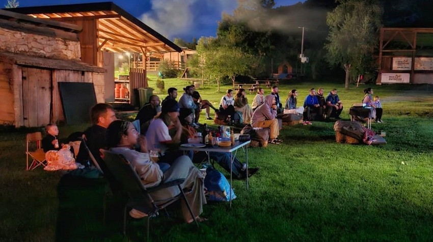 ČETIRI DANA KINA POD ZVJEZDANIM NEBOM PECKE