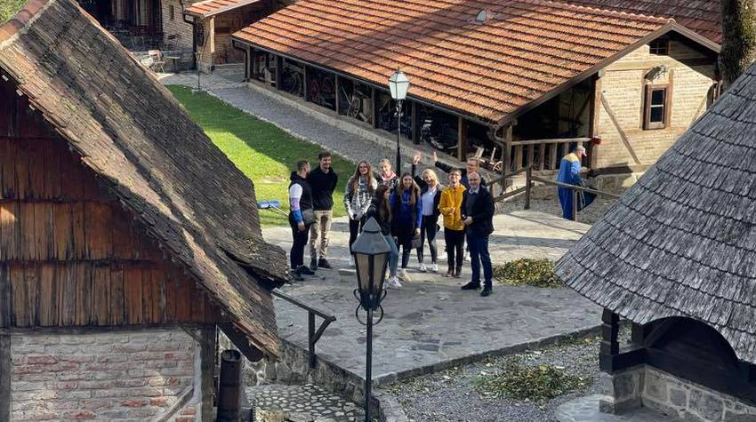 BUDUĆI TURISTIČKI STRUČNJACI NA NASTAVI U LJUBAČKIM DOLINAMA