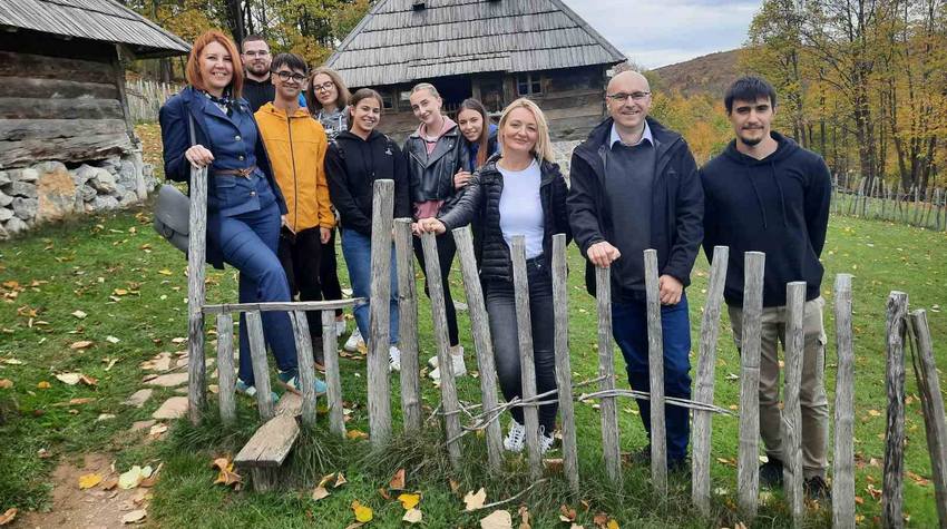 BUDUĆI TURISTIČKI STRUČNJACI NA NASTAVI U LJUBAČKIM DOLINAMA