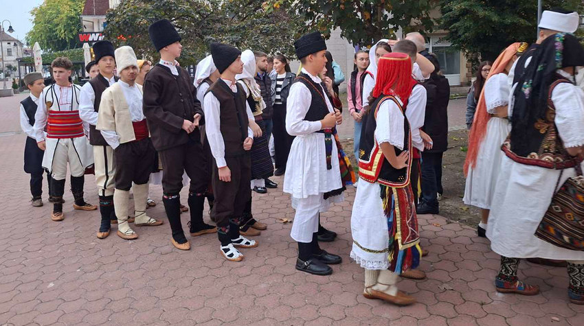 CELEBRATION OF KUD "ŠAMAC" ANNIVERSARY BEGINS WITH A PARADE OF TRADITIONAL SERBIAN COSTUMES