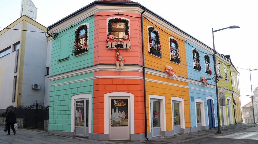 KUTAK ZA PRAZNIČNO FOTOGRAFISANJE POSTAVLJEN U SRCU DERVENTE