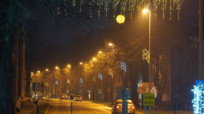 FOTO ŠETNJA KROZ TESLIĆ U PRAZNIČNOM RUHU