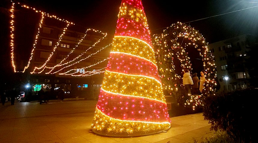 FOČANSKI TRG U PRAZNIČNOM RUHU