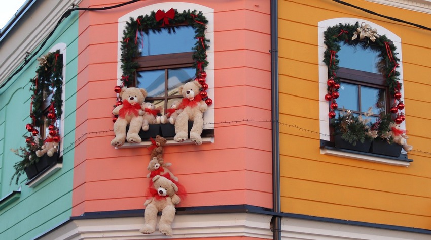 KUTAK ZA PRAZNIČNO FOTOGRAFISANJE POSTAVLJEN U SRCU DERVENTE