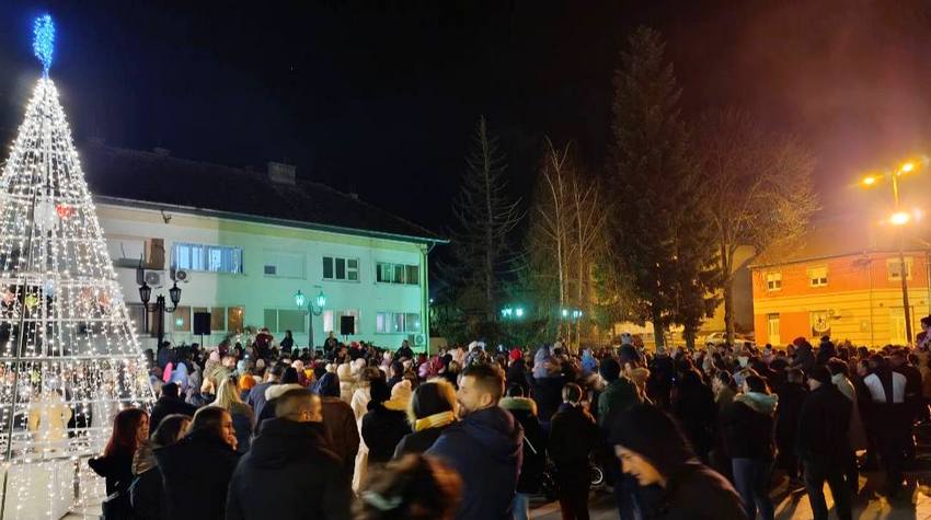 GATAČKI TRG ISPUNILI OSMIJESI MALIŠANA