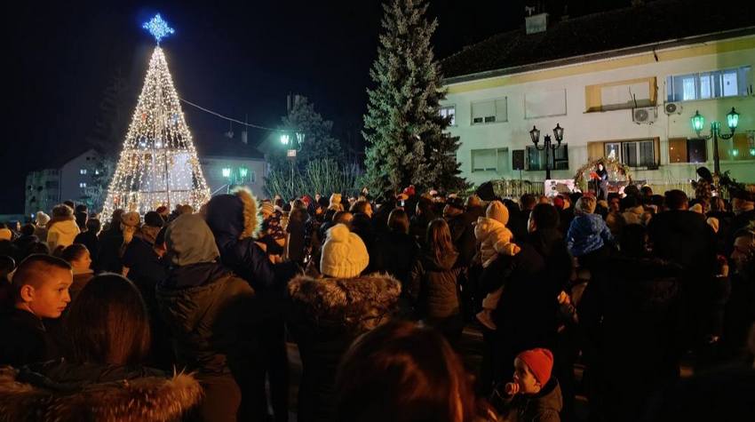 GATAČKI TRG ISPUNILI OSMIJESI MALIŠANA
