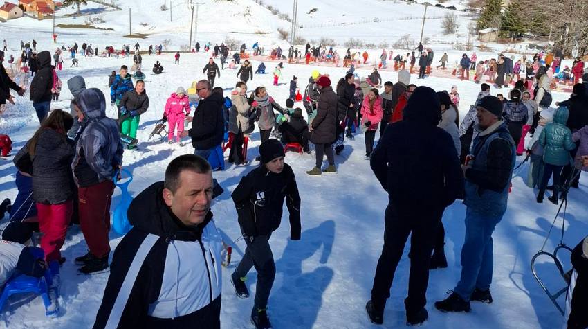 DOK ČEKAMO PROLJEĆE: ČEMERNO OKUPILO BROJNE LJUBITELJE ZIME
