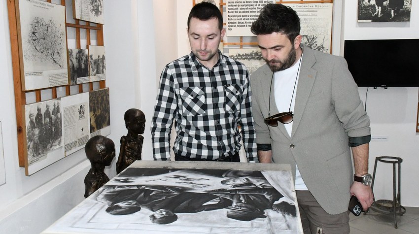 ALEKSANDAR KROZ UGALJ I AKRIL OŽIVLJAVA ZABORAVLJENU GRADIŠKU