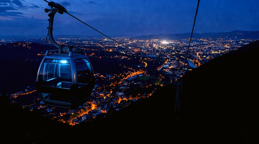 WHEN DOES THE CONSTRUCTION OF THE CABLE CAR ABOVE BANJALUKA BEGIN?