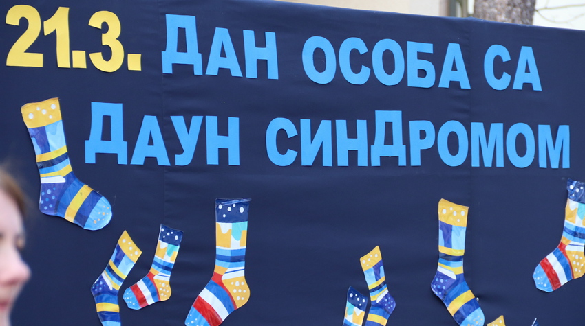 RAZLIČITI, JEDINSTVENI, SVOJI – PONOSNO ŠETALI TRGOM U DERVENTI