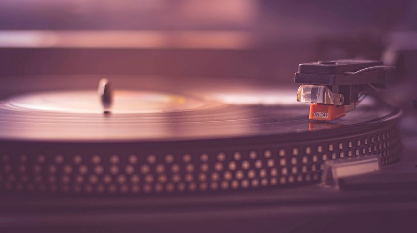 BERZA PLOČA I ANALOGNOG ZVUKA U NAJVEĆEM GRADU REPUBLIKE SRPSKE