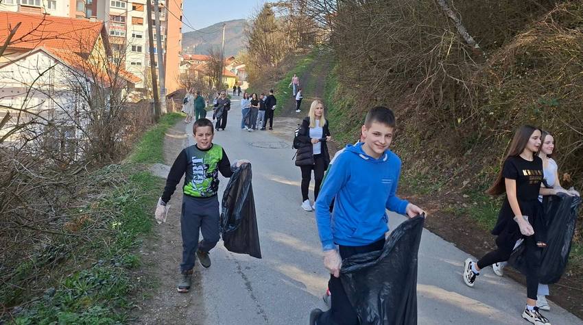 FOČACI SVIH GENERACIJA POKAZALI KAKO SE VOLI SVOJ GRAD