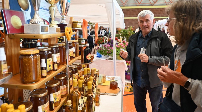 FOTO PRIČA KROZ 11. MEĐUNARODNI SAJAM DOMAĆIH PROIZVODA U RUDOM