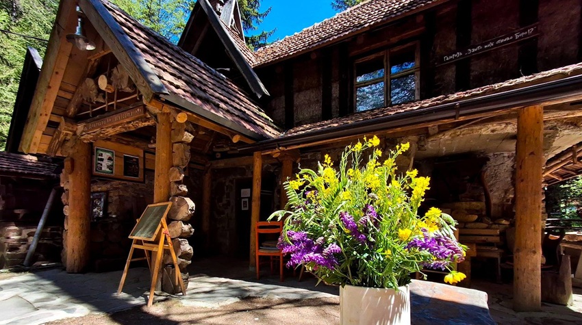 WHERE THE DUTCH AMBASSADOR SPENT THE WEEKEND