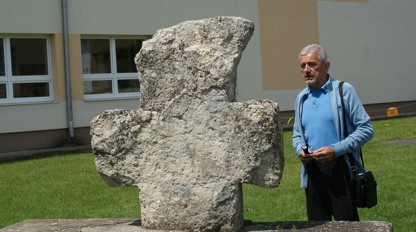 DO YOU KNOW WHICH TWO GREAT MEN ARE BURIED IN MALI RAZBOJ?