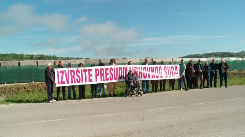 DOBOJ RESIDENTS DEFEND AGRICULTURAL LAND