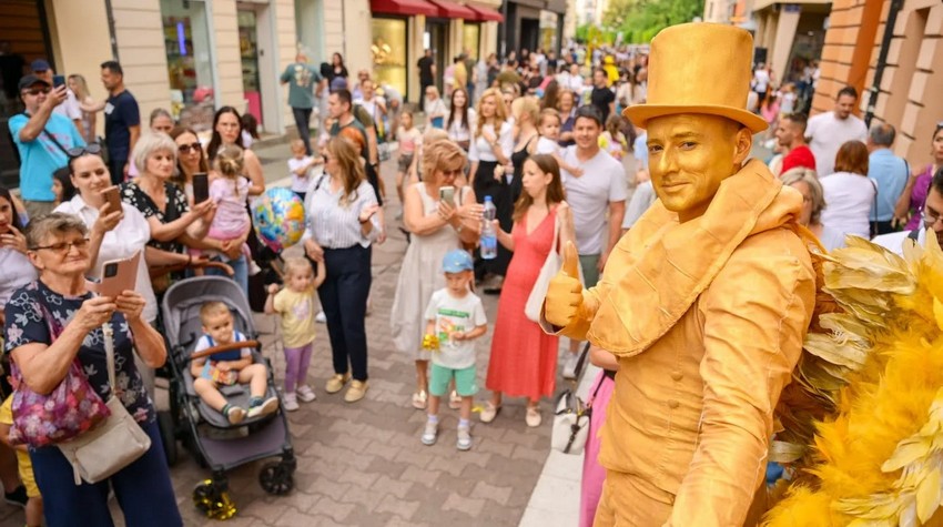 BANJA LUKA FILLED WITH COLOR AND STREET PERFORMERS AS TROTOART FESTIVAL BEGINS