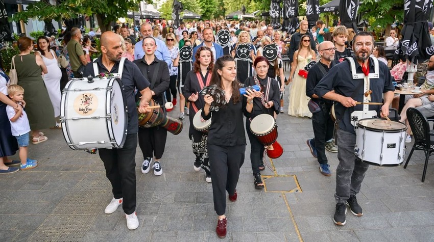 BANJA LUKA FILLED WITH COLOR AND STREET PERFORMERS AS TROTOART FESTIVAL BEGINS
