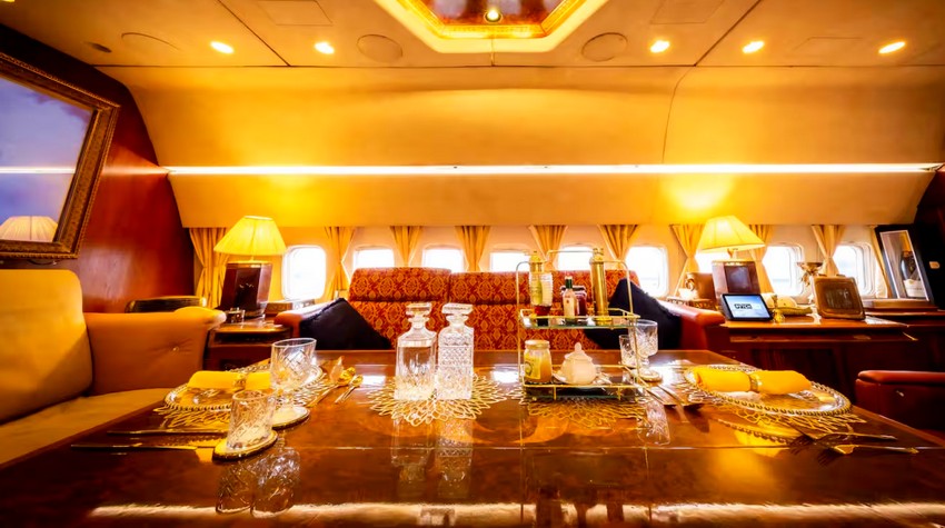 PABLO ESCOBAR’S FORMER AIRCRAFT TRANSFORMED INTO A LUXURY AIRBNB RETREAT