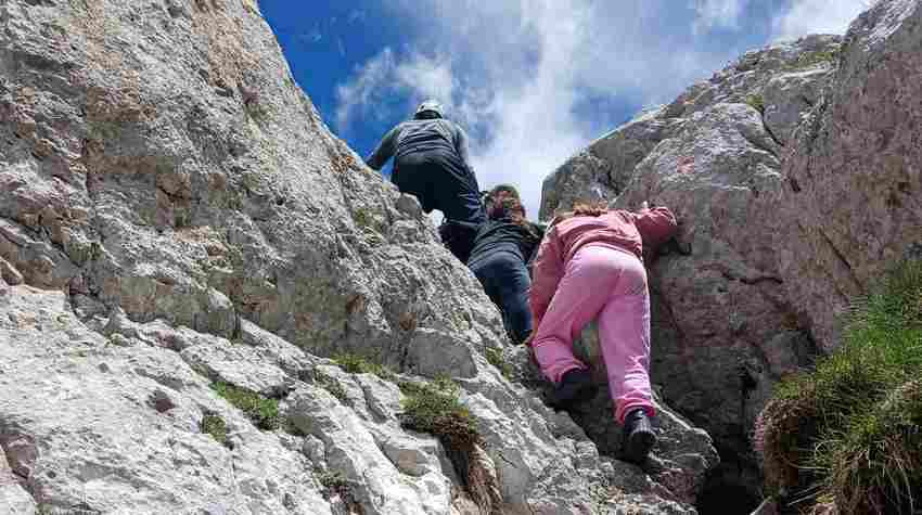 SISTERS FROM BANJA LUKA CONQUER BOSNIA AND HERZEGOVINA'S HIGHEST PEAK ON THEIR FIRST MOUNTAINEERING ADVENTURE