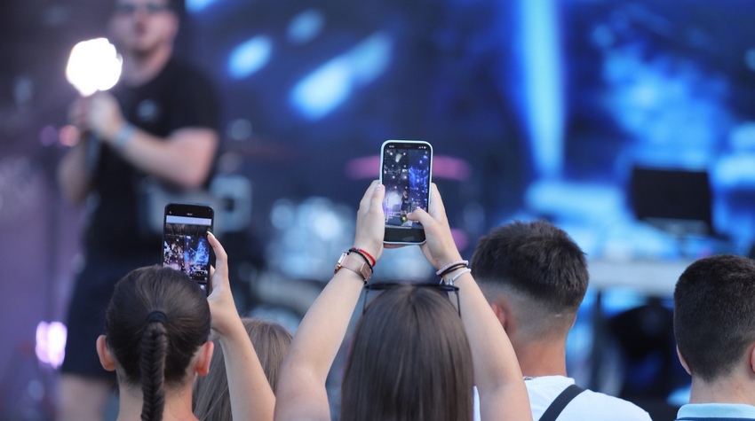 FOTO ŠETNJA KROZ ŠESTO IZDANJE "JELEN GARDEN FEST-a" U PRIJEDORU