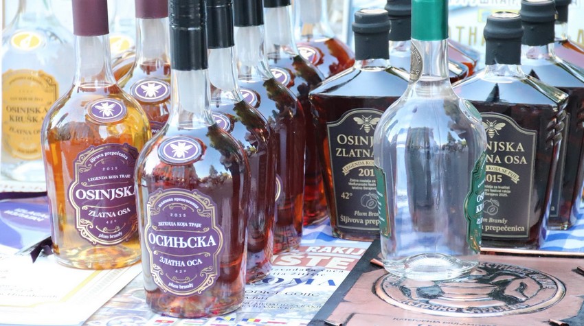 PHOTO WALK THROUGH THE FIRST "DERVENTA RAKIJA NIGHT"