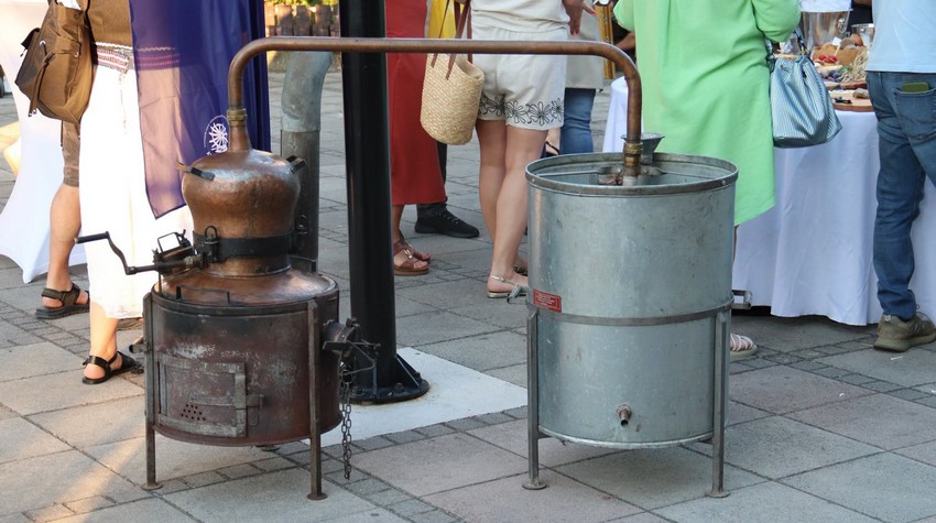 PHOTO WALK THROUGH THE FIRST "DERVENTA RAKIJA NIGHT"