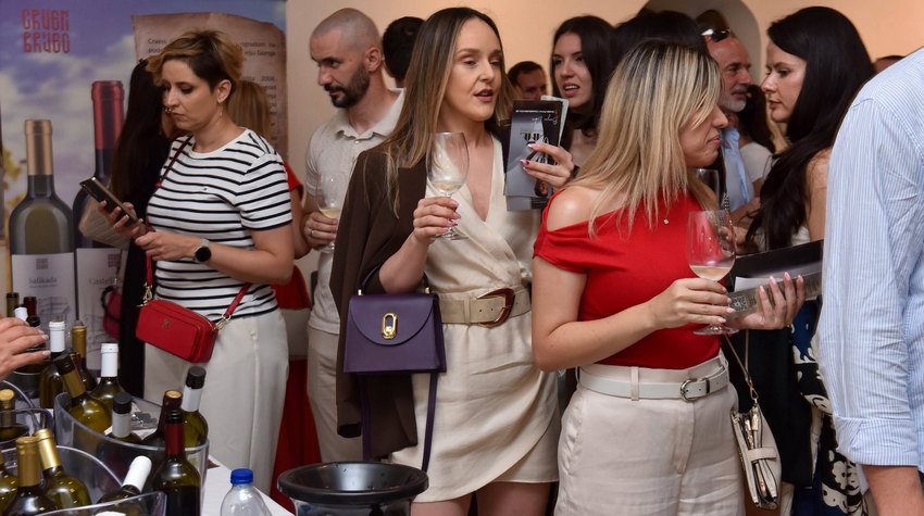 PRVI FESTIVAL DOMAĆIH VINARA U BANJALUCI ODUŠEVIO POSJETIOCE