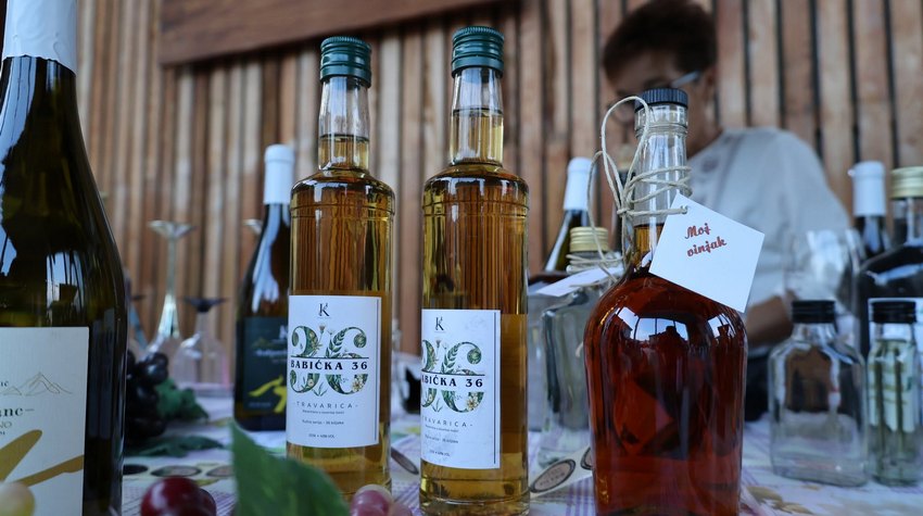 FOTO PRIČA SA VIŠEGRADSKOG FESTIVALA VINA I SIRA