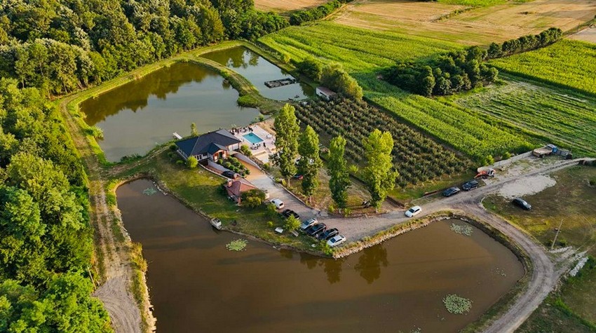 FOREST & LAKE RESORT – SPOJ PRIRODE I PRIVATNOSTI