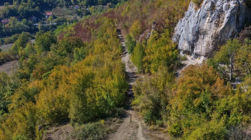 BLIŽE TURISTIMA: UREĐUJU SE STAZA I OKOLINA KAMENOG MOSTA