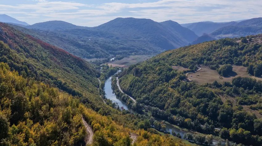 BLIŽE TURISTIMA: UREĐUJU SE STAZA I OKOLINA KAMENOG MOSTA