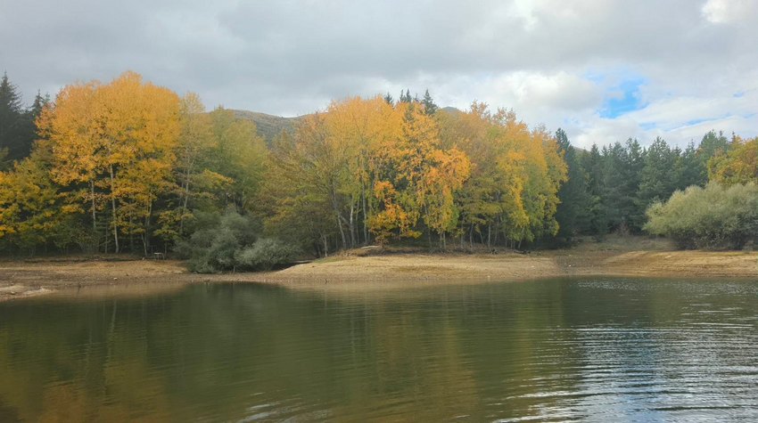 AUTUMN COLOURS OF LAKE ALAGOVAC NEAR NEVESINJE