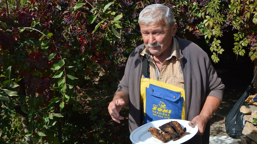 HOW GUESTS ARE WELCOMED IN GRADIŠKA: A FULL TABLE, GOOD STORIES AND ROKI AT THE GATE