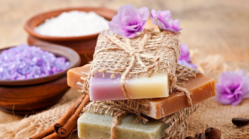 HOW TO MAKE TRADITIONAL HOMEMADE SOAP