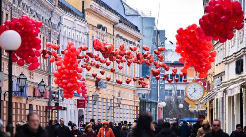 GOSPODSKU ULICU PREPLAVILE STOTINE SRCA