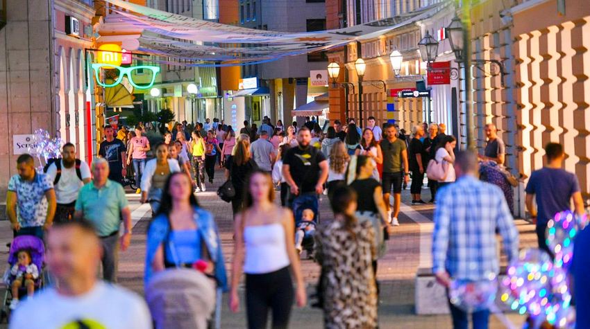 ŠETAJUĆI GOSPODSKOM ULICOM MOŽETE UŽIVATI U MUZICI