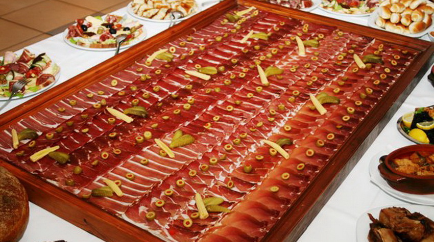 "OKUSI TREBINJE - GASTRO RAPSODIJA" POD PLATANIMA