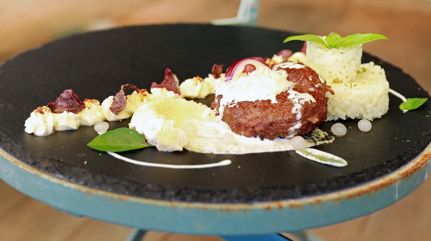 KAKO JE ALEN DELON PROBAO GRADIŠKU PLJESKAVICU?