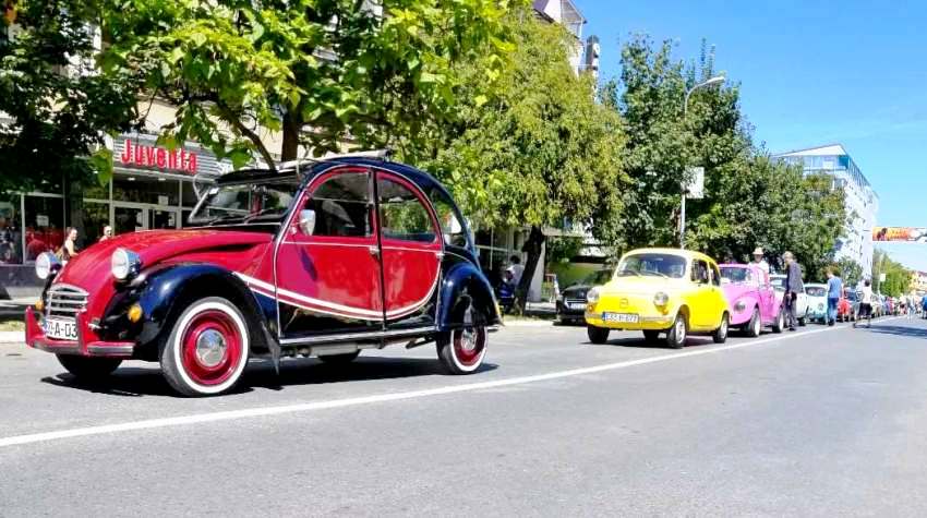 OLDTIMERI DEFILOVALI ULICAMA GRADIŠKE