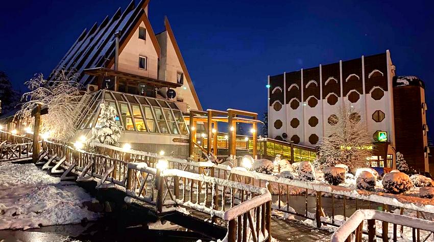 DECEMBARSKE NOĆI UZ VINO I POGLED NA PLANINU...