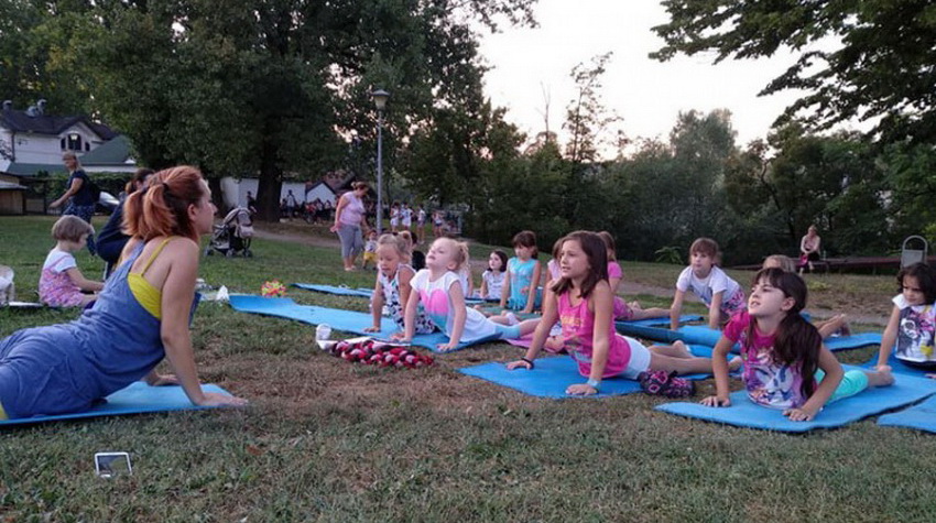 DJECA UZ JOGA AVANTURU POMJERAJU GRANICE