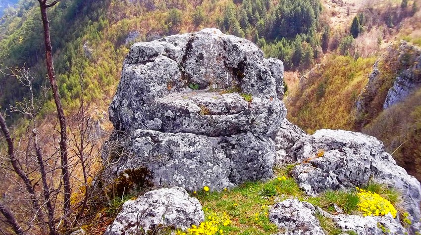 KAMENE STOLICE SA VRATARA VIJEKOVIMA PRIVLAČE ZNATIŽELJNE POGLEDE