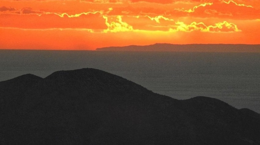 DOK SE REGION GUŠI U SMOGU SA LEOTARA SE VIDI OBALA ITALIJE (VIDEO)