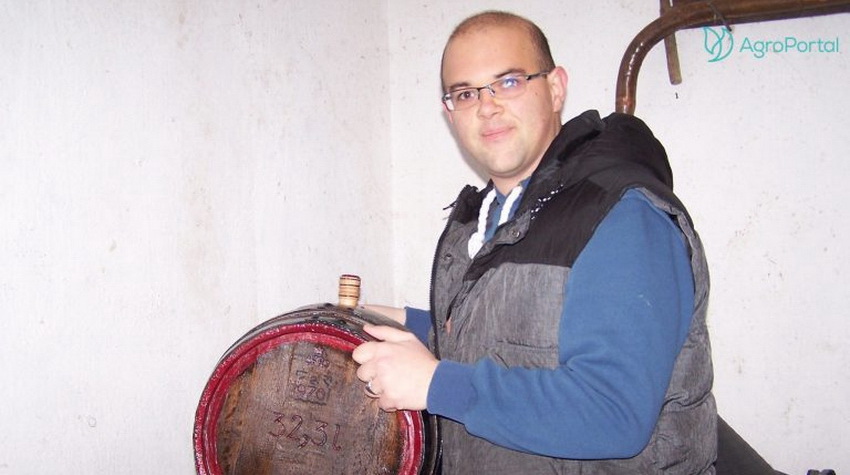 RAKIJA I VINO PO MJERI INFORMATIČARA, ČUVAJU SE U TITOVOM I KRALJEVOM BURETU